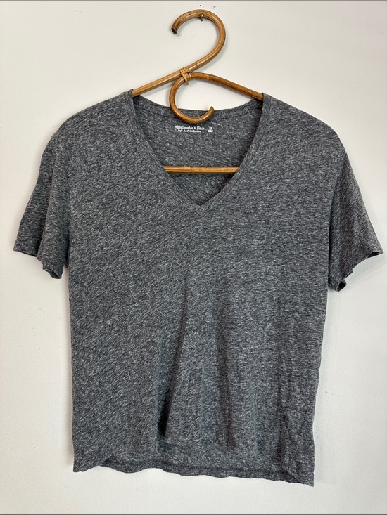 Abercrombie & Fitch Tops - A&F Women's Cropped V-Neck Charcoal Heather Tee